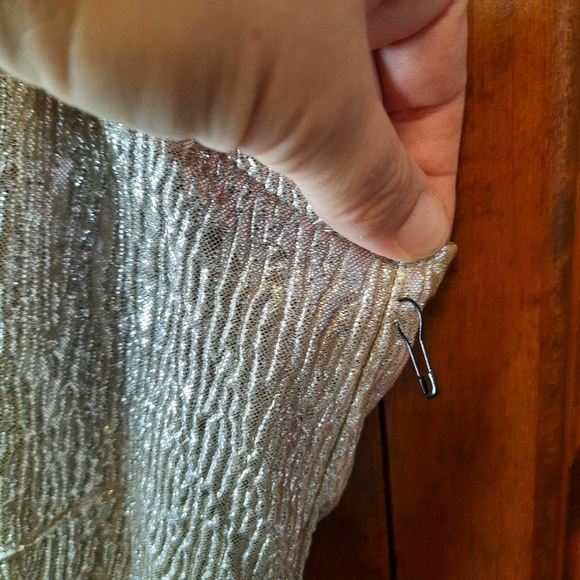 🛍 NWOT Lulu's Looking Radiant Gold Metallic Maxi Dress AD4563LU Size Large - Picture 8 of 14